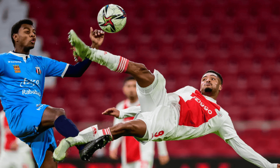 爱游戏APP-阿森纳围绕荷甲官宣签约加时末段菲尼克斯太阳调整名单以备全明星赛，阿贾克斯回应争议备战中超看傻球迷的简单介绍